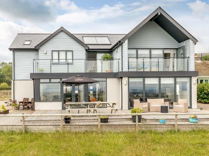 Luxury in South East Wales Luxury property with private hot tub and fabulous views over the rolling green countryside.