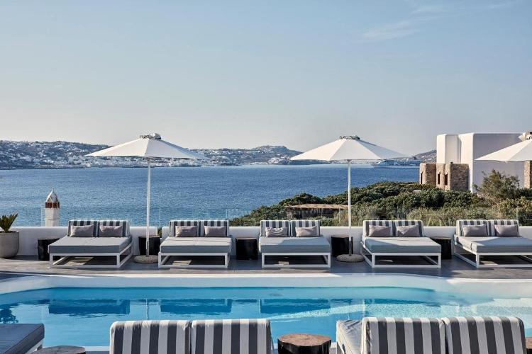  5* Luxury with 5/5 Reviews! The fusion of Cycladic architecture and Mykonian style offers a truly unforgettable experience.
