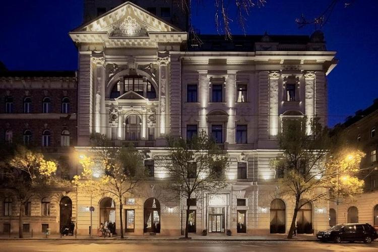 Luxury Hotel in Budapest A gorgeous and sophisticated hotel situated in the very heart of the stunning Hungarian capital.