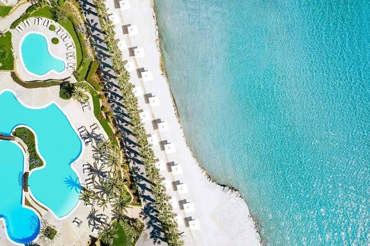 Stunning 5* Sani Hotel A stunning 5* hotel with an awe-inspiring thousand-acre natural backdrop! With seven beaches!
